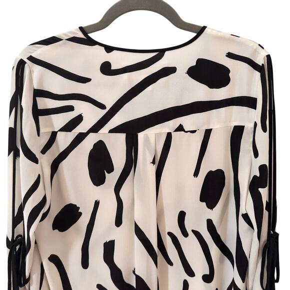 Diane Von Furstenberg DVF 100% Silk Printed Slit Sleeve Blouse Black White Sz 6 - Picture 10 of 14